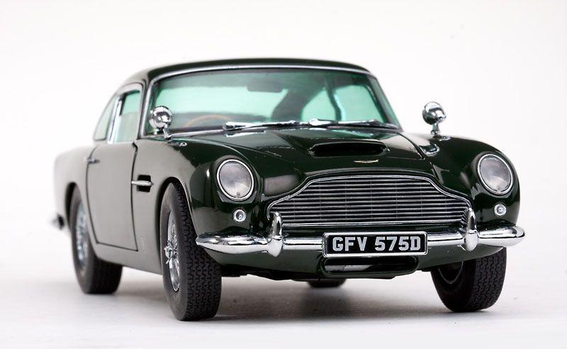 1963 Aston Martin DB5 - Escala 1:18 - Sun Star - Miniaturas de